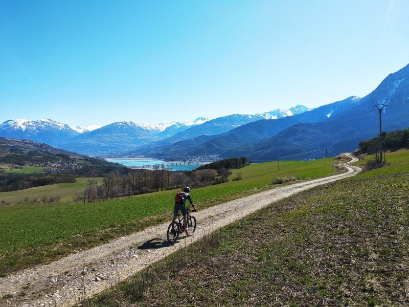 Tour du Lac de Serre Ponçon à VTT-Gravel version Hôtel